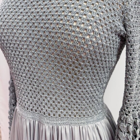 Vintage silver metallic bell sleeve crochet dress - fits like a Medium - Picture 8 of 8